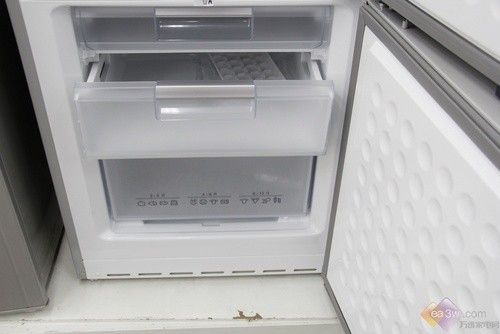 晶影玻璃门！西门子KK25F4650W保鲜冰箱
