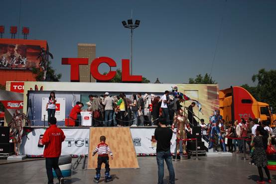 TCL电视携钢铁侠大篷车抵西安 引爆古城钢丝激情 