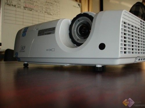 三菱首款短焦投影机GX-320ST真机亮相