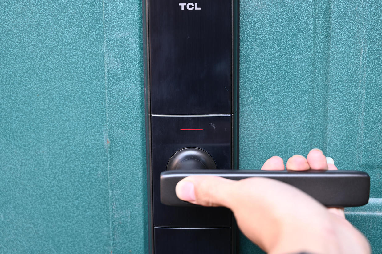 网友试用：0.3秒一握即开，TCL K5门锁让安全更简单