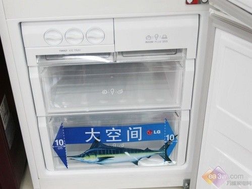 LG三门冰箱直降700元 春节好礼一直送