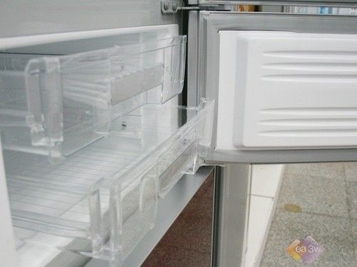 美菱新三门冰箱 防串味设计热卖国美