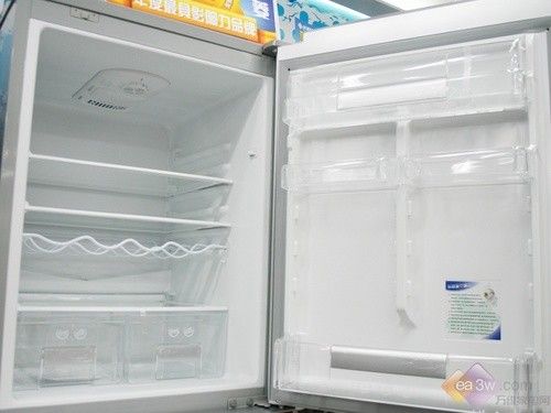美菱新三门冰箱 防串味设计热卖国美